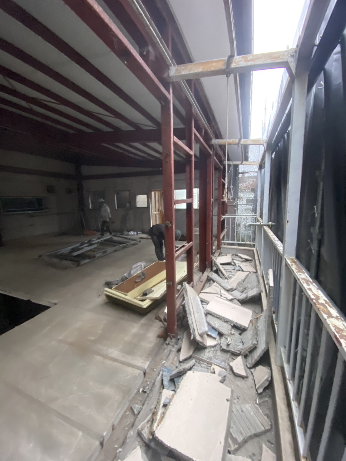 狭い敷地でも迅速かつ安全に進める戸建て解体の専門家です！